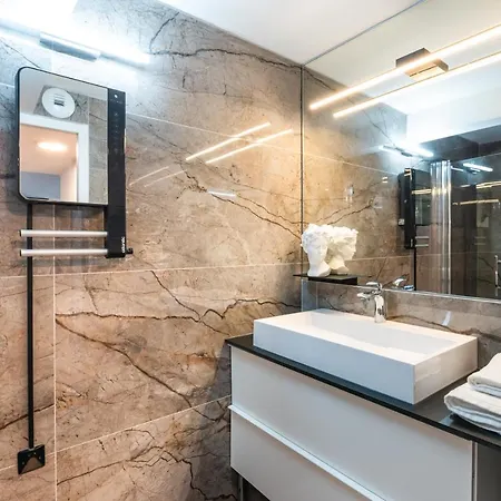 Apartament Moyi *